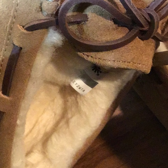 Ugg Dakota Chestnut Suede Slipper - Picture 8 of 8